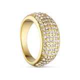 Guldfarvet Ziko ring fra Wolff Jewelry med bred, buet front besat med små klare sten, set skråt fra siden