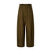 Grønne wide leg bukser i Dark Olive set forfra med læg og strop med knap ved anklen