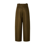 Grønne wide leg bukser i Dark Olive set bagfra med lommer bag og brede bæltestropper